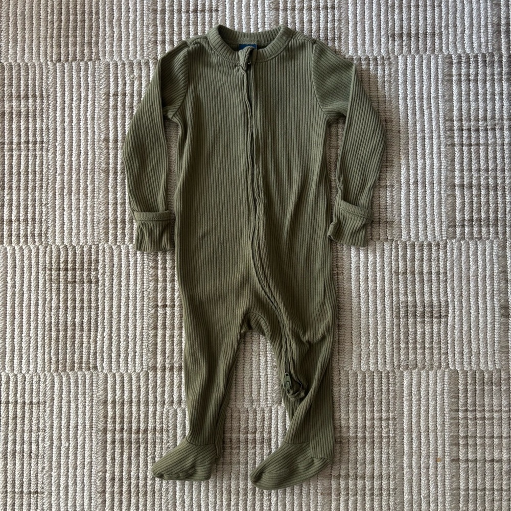 Old Navy Olive Green Ribbed 2-way zipper footie.